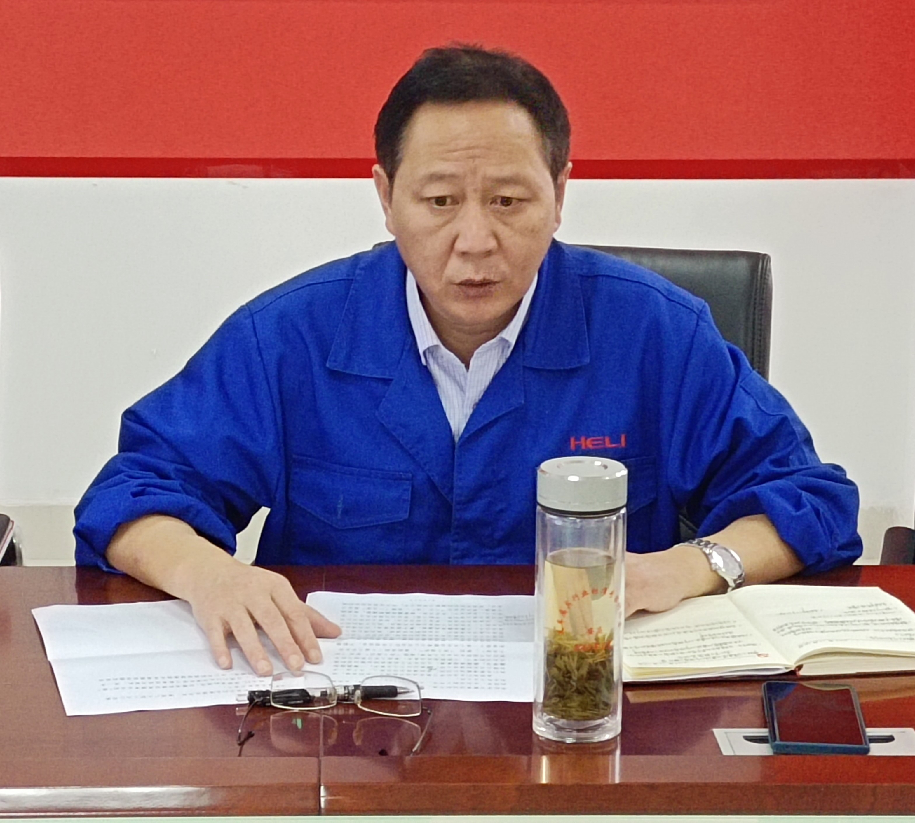吴海曙在党的建设工作辅导幼组会暨党纪进建教育总结会上讲话.jpg