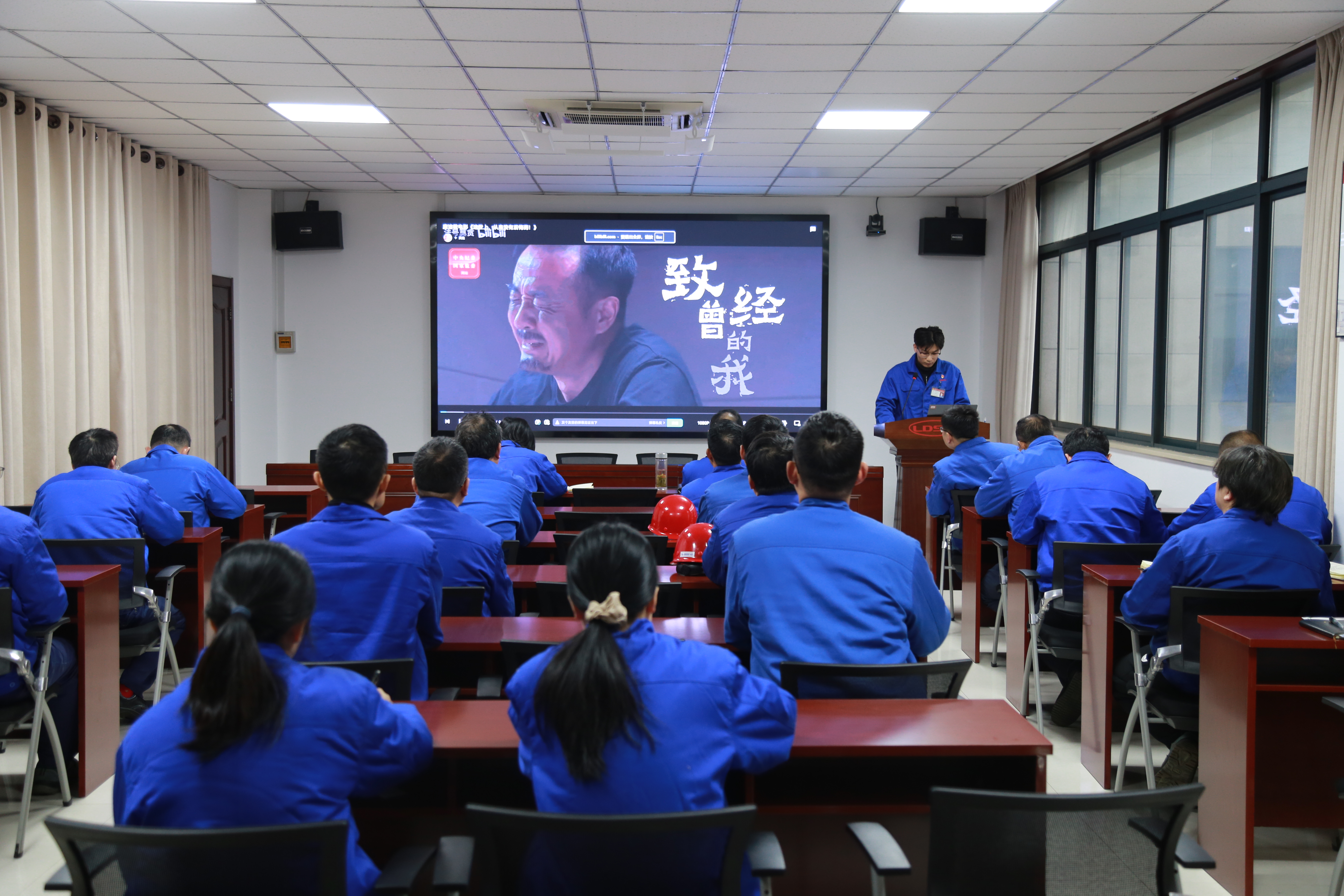 3.组织旁观清廉教育微电影.JPG