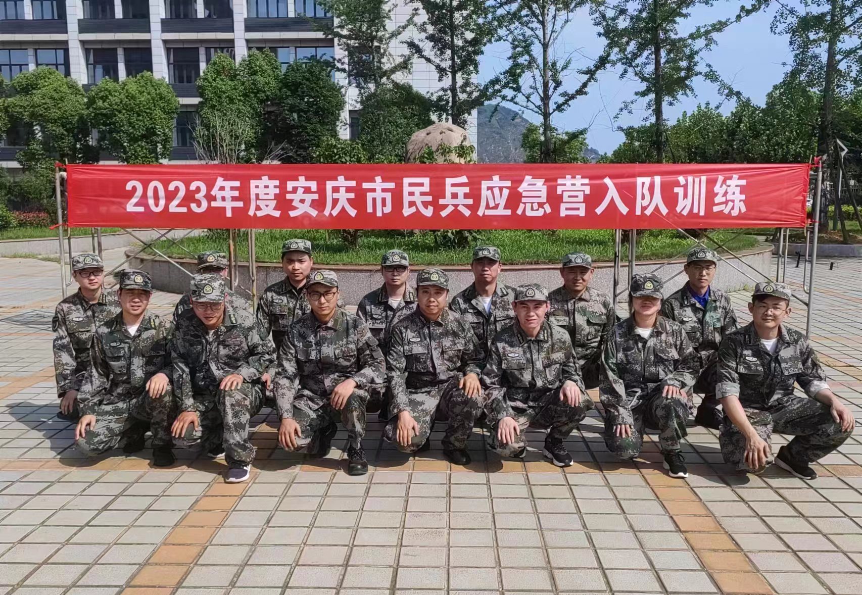 联动属具、娄底车桥民兵班入队训练合影.jpg 联动属具、娄底车桥民兵班入队训练合影.jpg